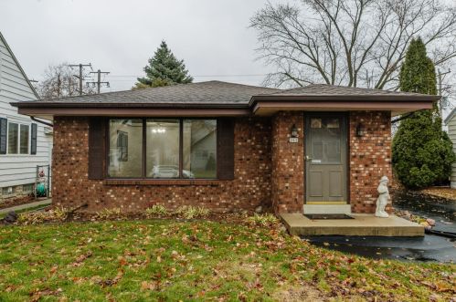 262 110th St, Milwaukee, WI 53226-4105