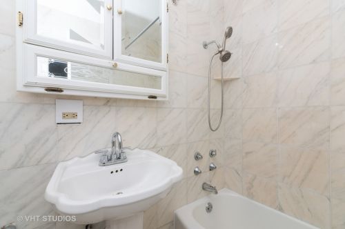 6118 Sheridan Rd, Chicago IL  60660-2884 exterior