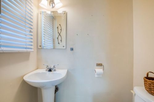 1146 Allen St, Springfield MA  01118-2530 exterior