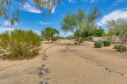 4564 Chisum Trl, Phoenix AZ  85050-8525 exterior