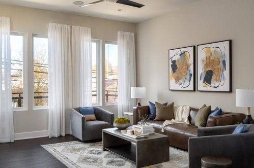 1203 Chelsea Cir, Atlanta, GA 30318-1268