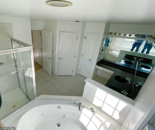 3 Bakley Ter, Town Center NJ 07052-2169 exterior