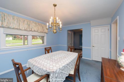 2076 Packard Ave, Huntingdon Valley PA 19006-6418 exterior