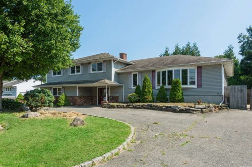 310 Van Buren St, Babylon, NY 11704-3013