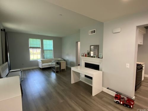 1506 Valencia Ave, Tustin CA 92782-1816 exterior