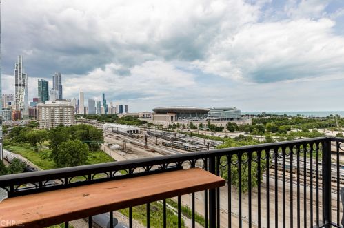 1717 Prairie Ave, Chicago IL  60616-4338 exterior