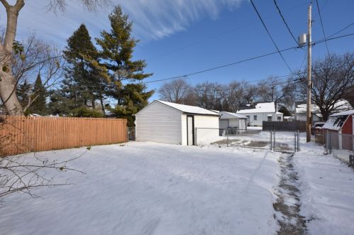 3386 Chase Ave, Milwaukee WI 53207-2639 exterior