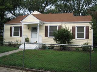 904 Forest View Dr, Richmond VA  23225-4408 exterior