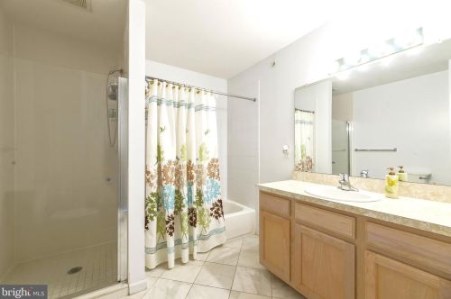 99 Frst Dr, Piscataway NJ 08854-2276 exterior