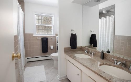 97 Holmes Rd, Ridgefield CT  06877-4303 exterior