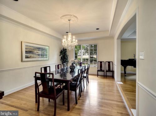 10717 Burbank Dr, Rockville MD 20854-1559 exterior