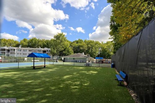 36 Holly Ct, Trenton NJ  08619-4633 exterior