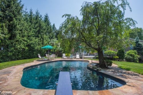 62 Cornell Dr, Livingston NJ  07039-5519 exterior