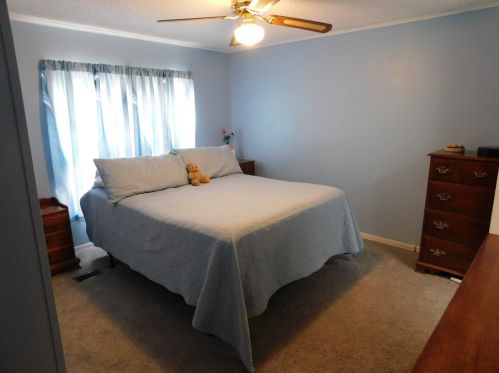 13 John Dr, West Springfield MA 01089-1277 exterior