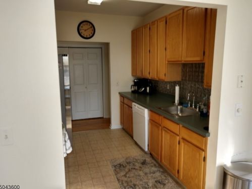 124 Leigh St, Clinton NJ 08809-1348 exterior