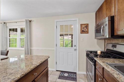 389 Holiday Park Dr, Pittsburgh PA 15239-2364 exterior