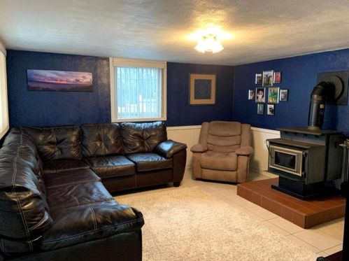 472 1st St, Pittsburgh PA 15227-3800 exterior