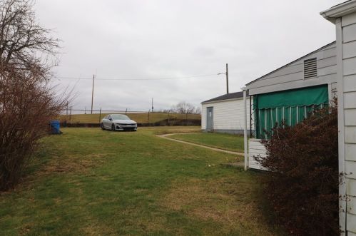 1049 Linden St, Monaca, PA 15061-1532