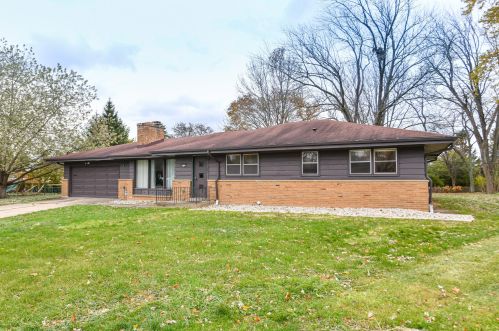 8640 Regent Ct, Milwaukee, WI 53217-2365