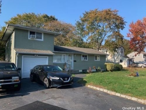 132 Applegate Dr, Central Islip, NY 11722-1101
