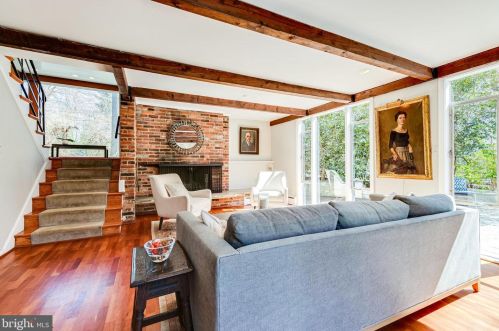 7804 Ridgecrest Dr, Alexandria VA 22308-1053 exterior