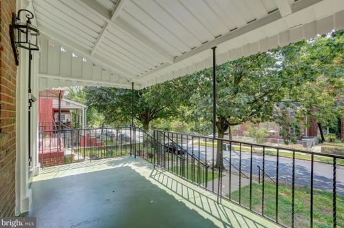 522 Oakwood St, Washington, DC 20032-2501