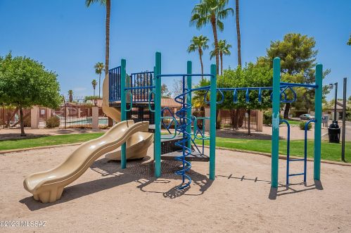 4712 Courtney Dr, Tucson AZ 85705-4822 exterior