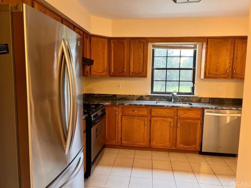 2802 Deerfield Dr, Edison NJ  08820-4418 exterior