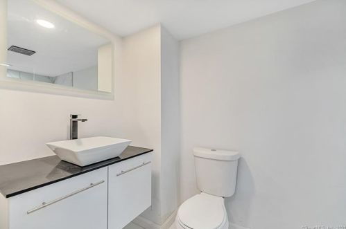 123 Clover St, Windsor CT 06095-3707 exterior