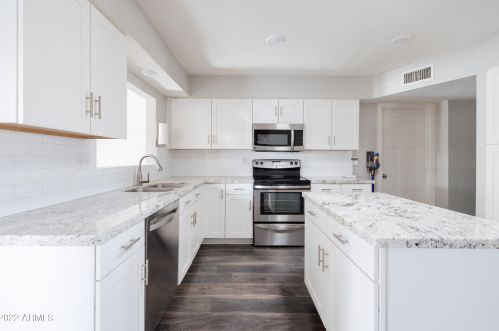 1151 Palomino Dr, Chandler AZ 85224-2117 exterior