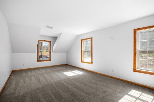 160 Hall Rd, Barrington NH 03825-3211 exterior