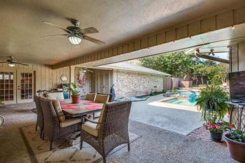 10727 Cox Ln, Dallas TX 75229-5211 exterior