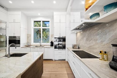 1230 Gulf Shore Blvd, Naples FL exterior