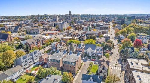 5811 Rippey St, Pittsburgh PA 15206-2958 exterior