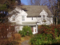 35 Kenilworth St, Newton, MA 02458-2705