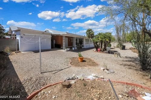 1232 Swan Rd, Tucson AZ 85718-6710 exterior