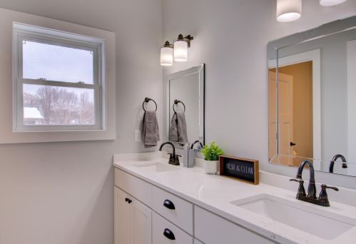 1377 James Ave, Saint Paul MN 55105-2551 exterior