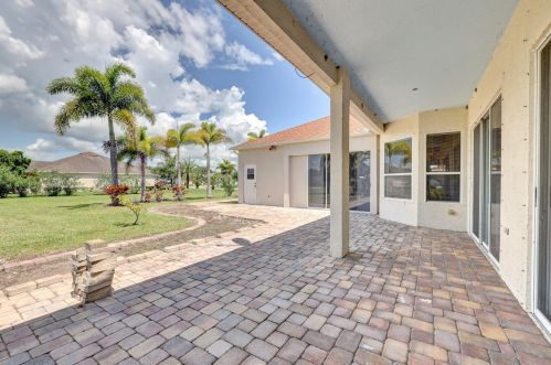 2601 Serenity Cir, Fort Pierce FL 34981-5048 exterior