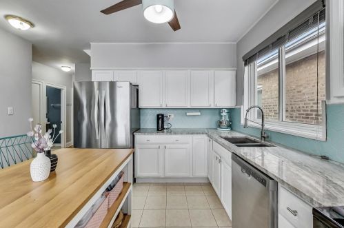 5327 Oakdale Ave, Chicago IL 60657-8139 exterior