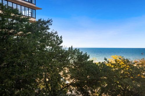 5757 Sheridan Rd, Chicago IL  60660-4735 exterior