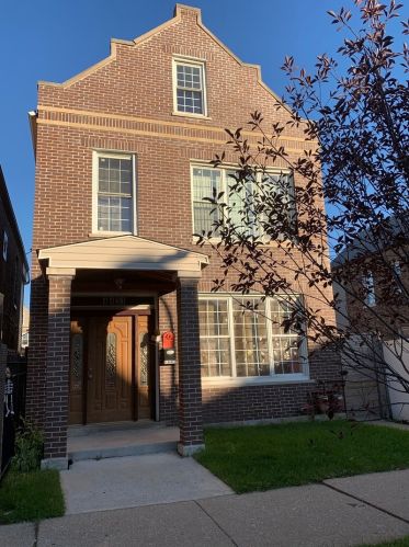4431 Richmond St, Chicago, IL 60625-3823