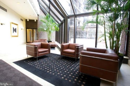 241 6th St, Philadelphia PA 19106-3723 exterior