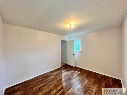 351 College Dr, Edison NJ 08817-5951 exterior