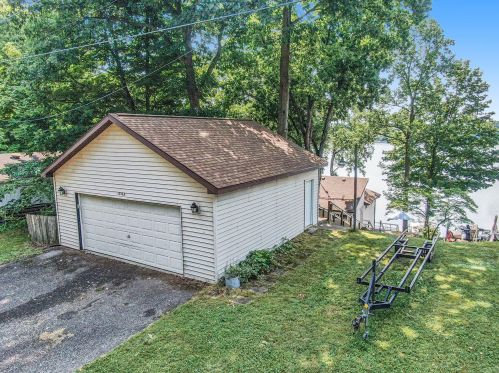 17265 Stevens Forest Lake St, Cassopolis, MI 49031-9457