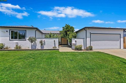 1519 Heartwood Dr, Concord CA 94521-1939 exterior