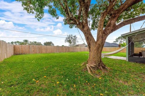 3891 Chicopee St, Fort Pierce FL  34953-5373 exterior