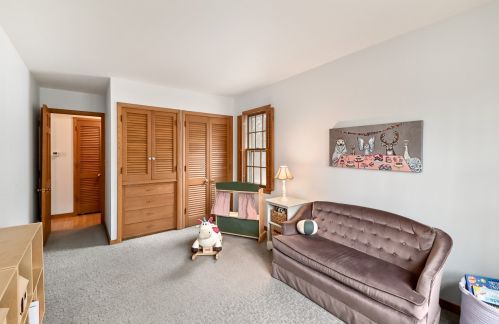 4929 Hollywood Ave, Milwaukee WI 53217-5935 exterior