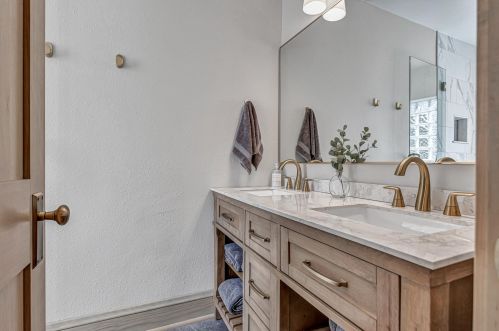 1411 Potter Ave, Milwaukee WI 53207-2115 exterior