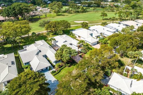 24 Gln Dr, Boynton Beach FL 33436-6208 exterior