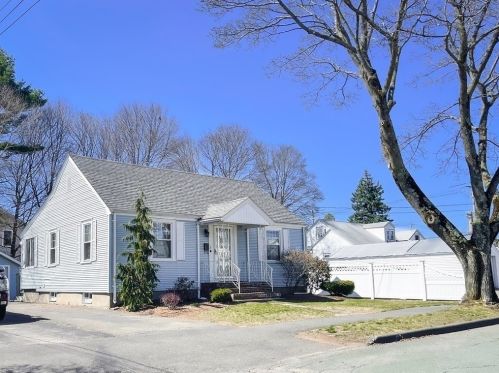 3 Johnson Ave, Peabody MA 01960-5225 exterior